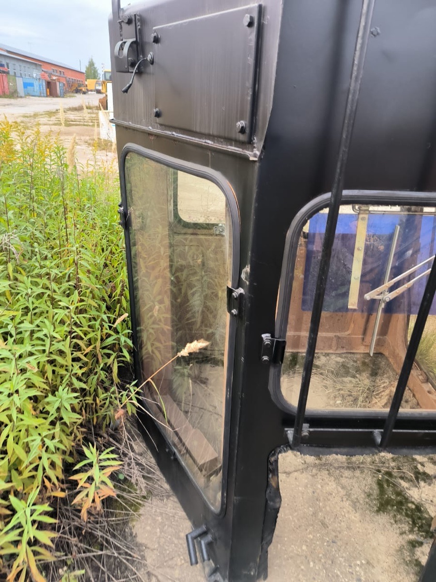 Кабина D355C Komatsu — фото 2